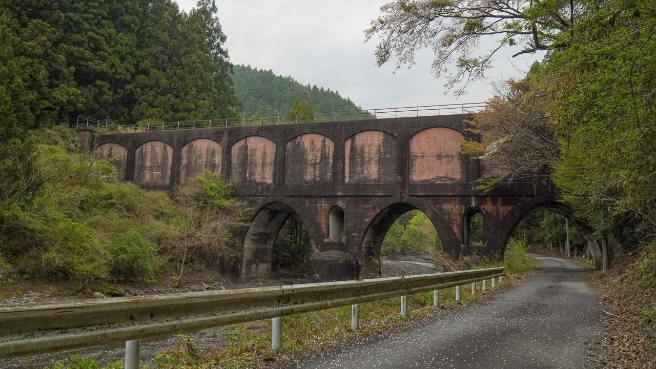 長尾川水路橋